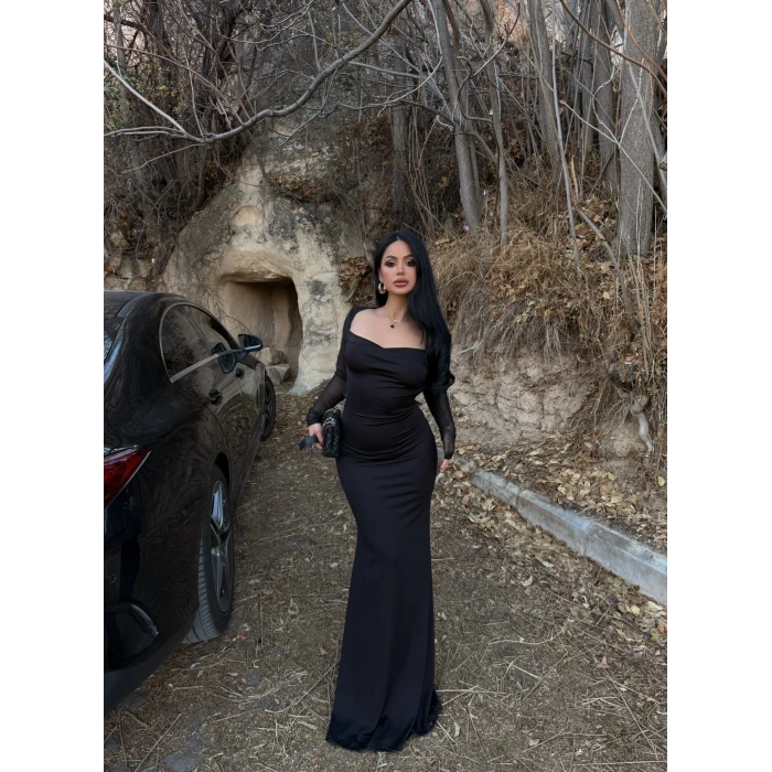 Siyah Sırt Güpürlü Maxi Elbise