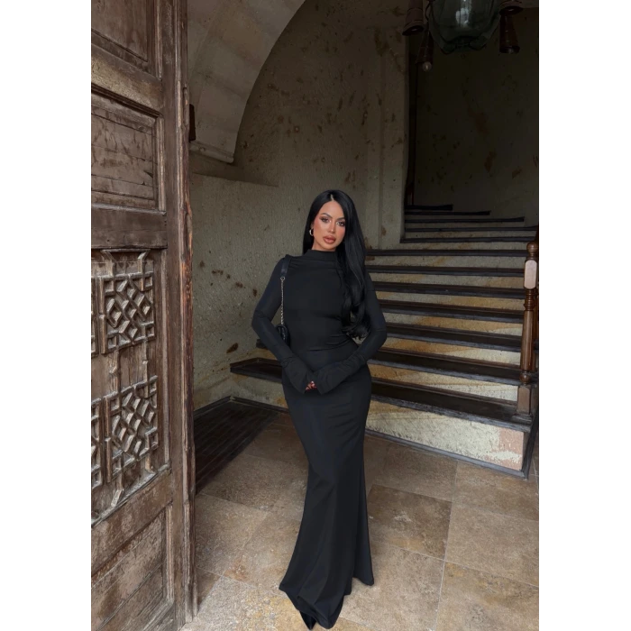 Siyah Sırt Pencereli Maxi Elbise