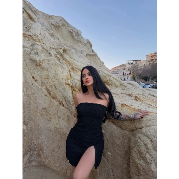 Siyah Straplez Güpürlü Tek Yırtmaç Elbise