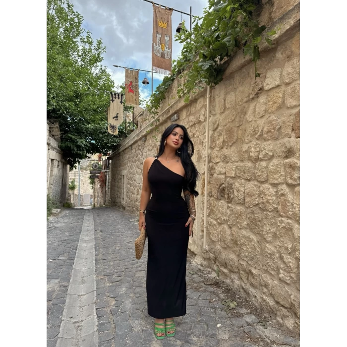 Siyah Tek Omuz Aksesuarlı Elbise
