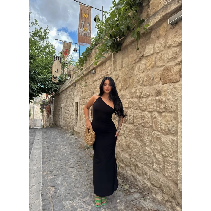 Siyah Tek Omuz Aksesuarlı Elbise