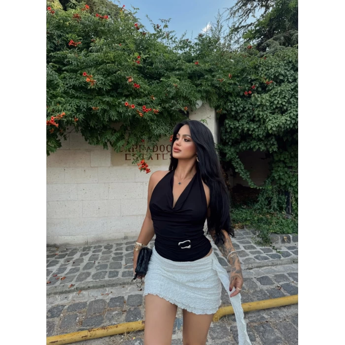 Siyah Tokalı Degaje Bluz