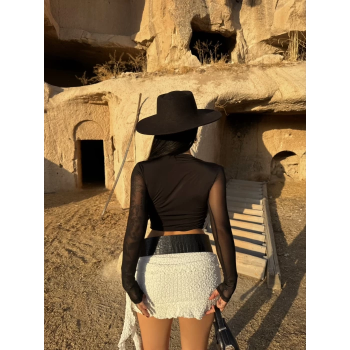 Siyah Ön Çapraz Tül Detay Crop