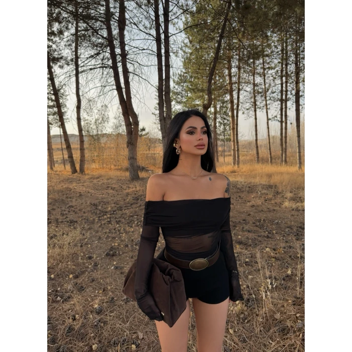 Siyah Tül Detaylı Madonna Bluz