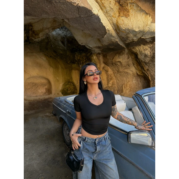 Siyah V Yaka Basic Crop