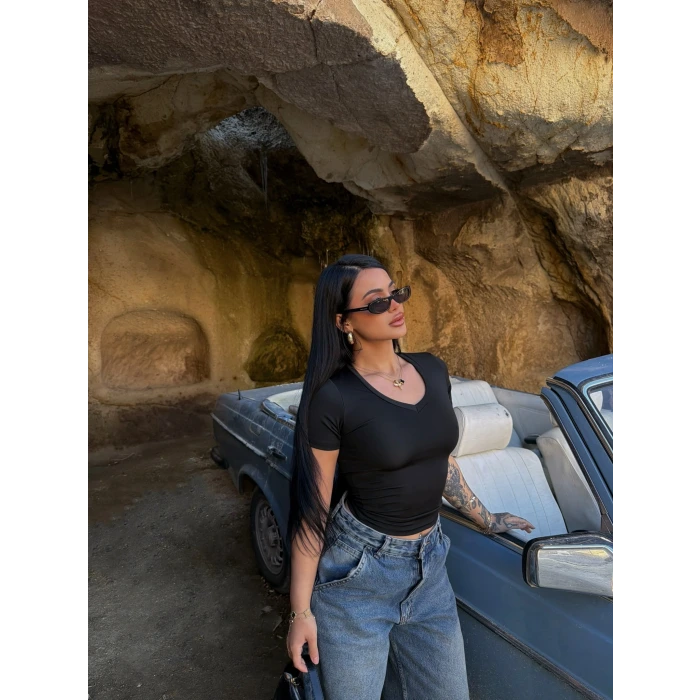 Siyah V Yaka Basic Crop