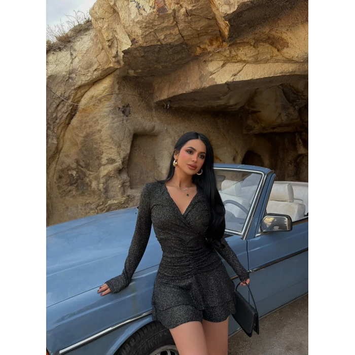 Siyah V Yaka Büzgülü Simli Elbise