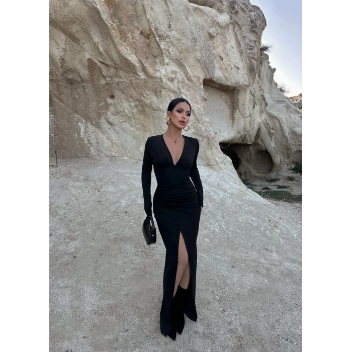 Siyah V Yaka Yırtmaçlı Elbise