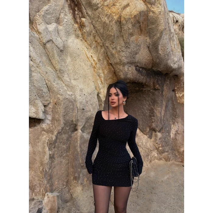 Siyah Yaka Asimetrik Taşlı Elbise