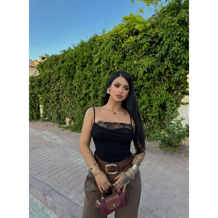 Siyah Yaka Dantelli Degaje Bodysuit