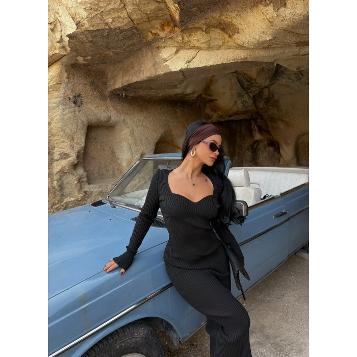 Siyah Yaka Detaylı Triko Elbise