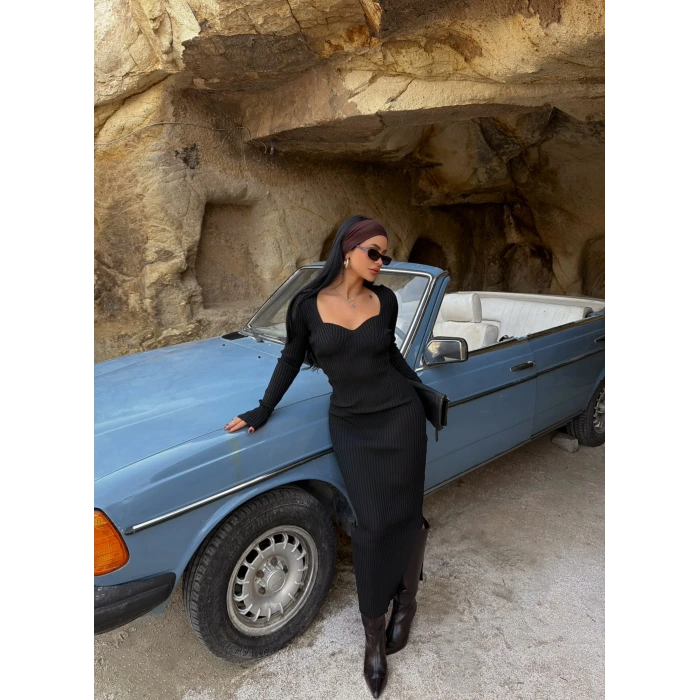 Siyah Yaka Detaylı Triko Elbise