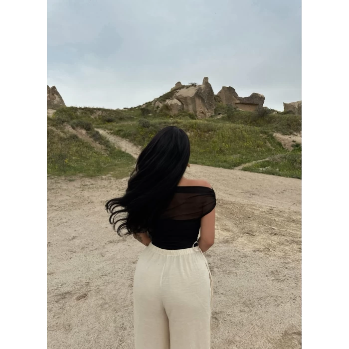 Siyah Yaka Tül Detaylı Crop