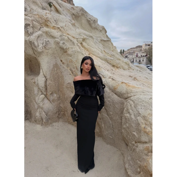 Siyah Yakası Kürklü Krep Elbise