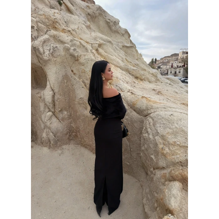 Siyah Yakası Kürklü Krep Elbise