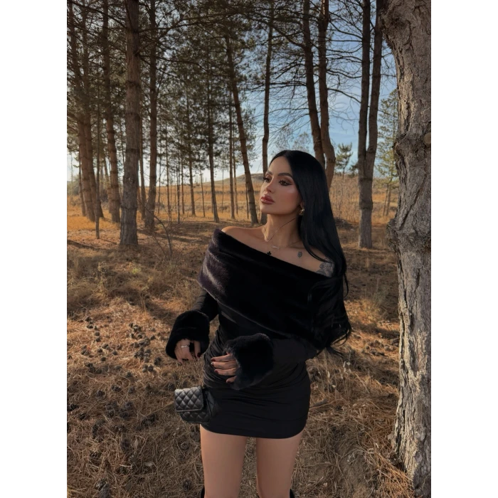 Siyah Yakası Kürklü Madonna Elbise