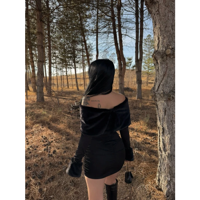 Siyah Yakası Kürklü Madonna Elbise