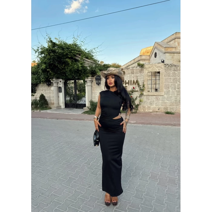 Siyah Yan Pencereli Maxi Elbise