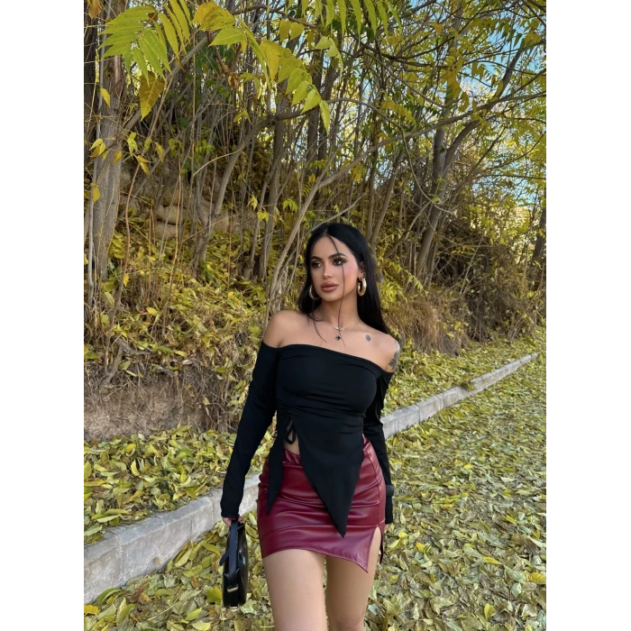 Siyah Yandan Büzgülü Straplez Crop