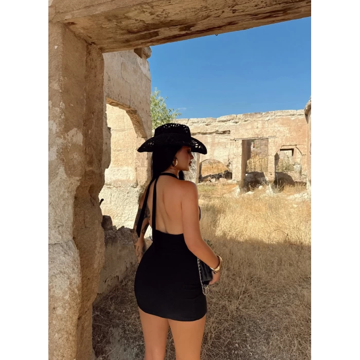 Siyah Yanı Tokalı Büzgülü Elbise
