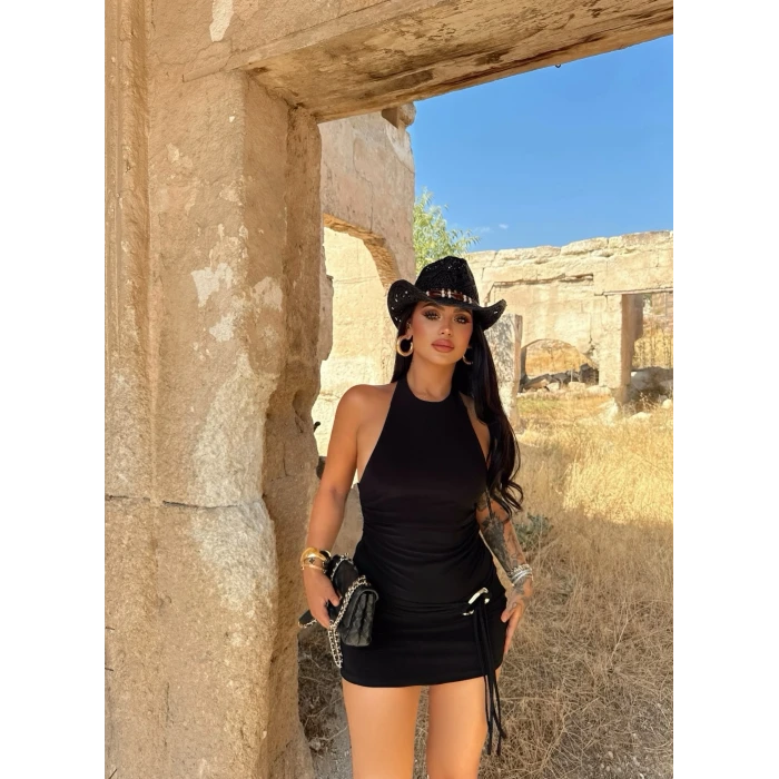 Siyah Yanı Tokalı Büzgülü Elbise