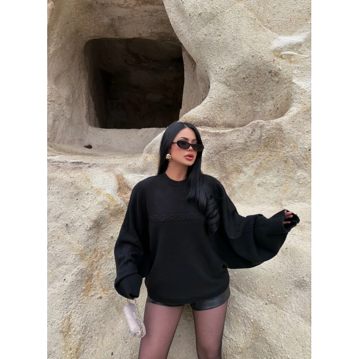 Siyah Yarasa Kol Örgü Detay Kazak