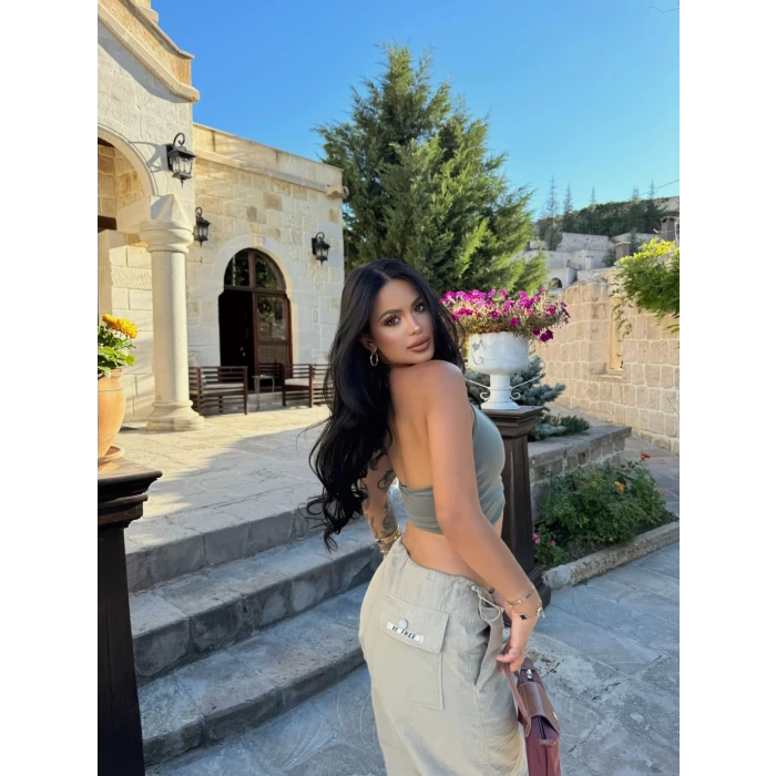 Yeşil Göğüs Aksesuarlı Crop