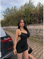 Siyah Tokalı Sırt Çapraz Büzgülü Elbise