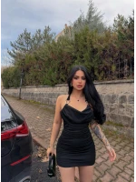 Siyah Tokalı Sırt Çapraz Büzgülü Elbise