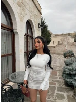 Beyaz Omuz Vatkalı Sırt Dekolte Elbise