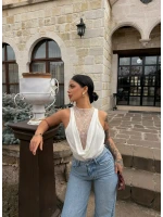 Beyaz Sırt Düğmeli Güpürlü Bodysuit