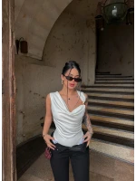 Beyaz Omuz Tokalı Degaje Bodysuit