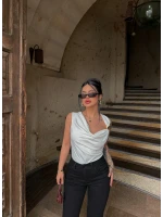 Beyaz Omuz Tokalı Degaje Bodysuit