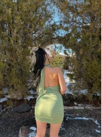 Yeşil Boyundan Bağlamalı Tokalı Elbise