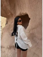 Beyaz Tek Cep Sırt Dekolte Gömlek