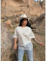 Beyaz Eteği Güpürlü Basic Tişört