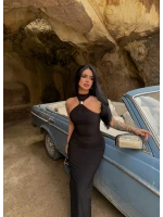 Siyah Yaka Aksesuarlı Maxi Elbise