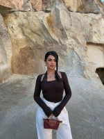 Kahve Boyundan Geçmeli Güpürlü Bluz