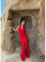 Kırmızı Boyundan Geçmeli Yırtmaçlı Elbise