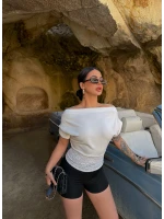 Beyaz Eteği Güpürlü Kayık Yaka Bluz