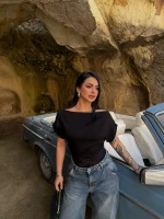 Siyah Eteği Güpürlü Kayık Yaka Bluz