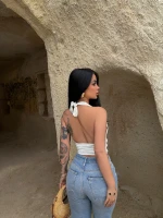 Beyaz Boyundan Bağlamalı Aksesuarlı Crop