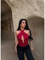 Kırmızı Boyundan Bağlamalı Aksesuarlı Crop