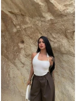 Beyaz Boyundan Geçmeli Aksesuarlı Crop