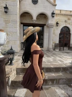 Kahve Eteği Aksesuarlı Straplez Elbise
