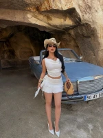 Beyaz Degaje Yaka Etekli İkili Takım