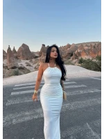 Beyaz Halter Yaka Aksesuarlı Elbise
