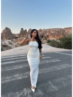 Beyaz Halter Yaka Aksesuarlı Elbise