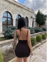 Kahve Boyundan Geçmeli Güpürlü Elbise