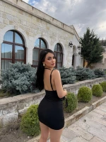 Siyah Boyundan Geçmeli Güpürlü Elbise